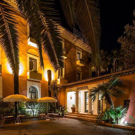 Hotel L'Arena Fréjus Esterno foto