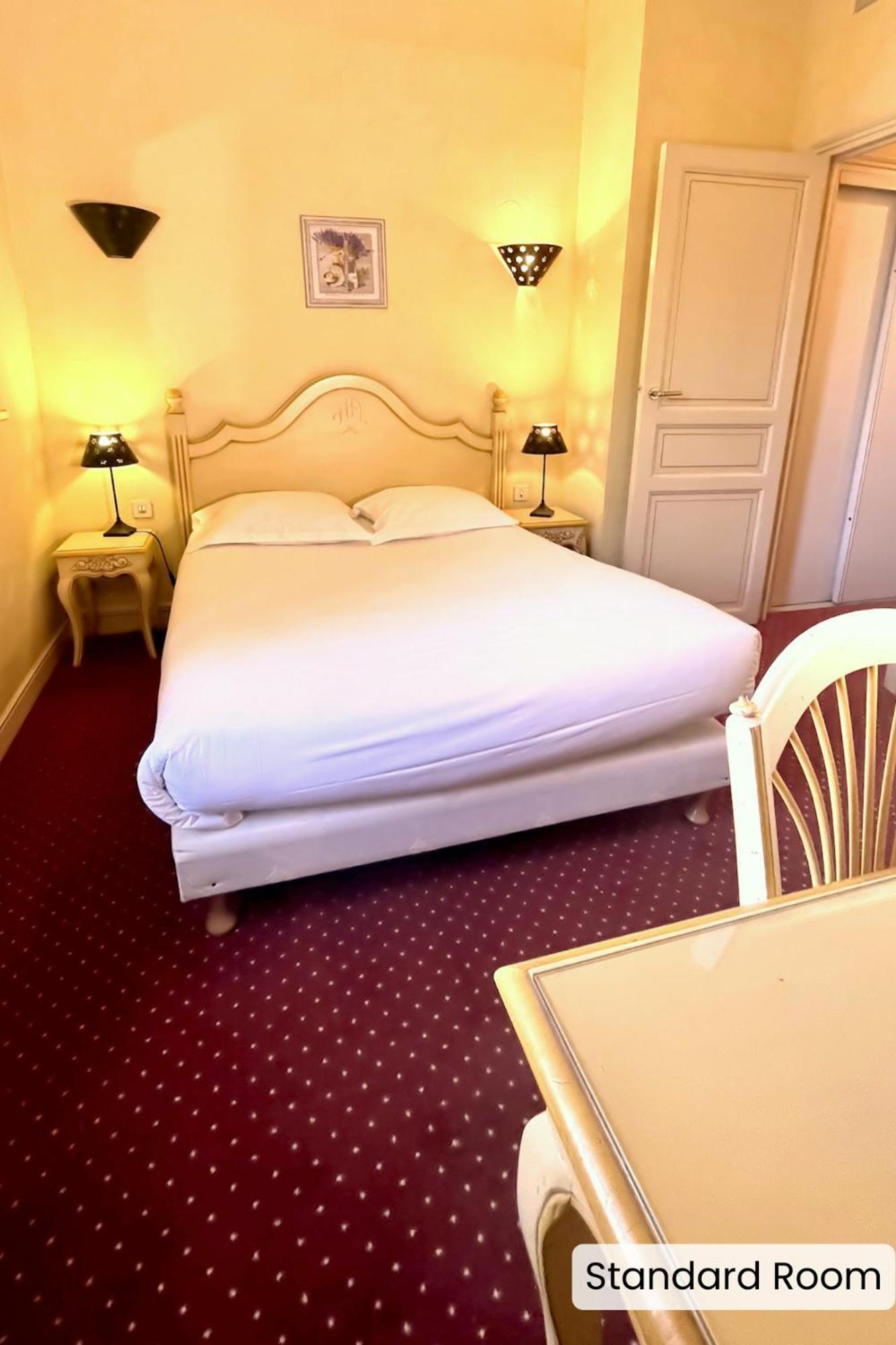 Hotel L'Arena Fréjus Esterno foto