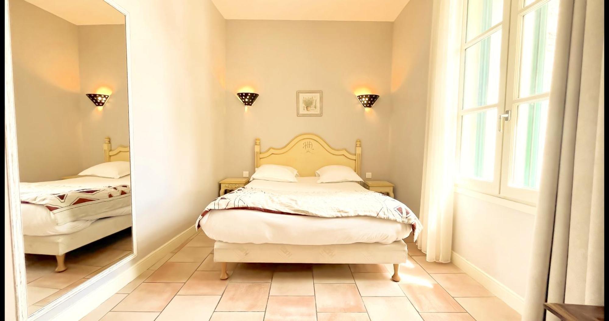 Hotel L'Arena Fréjus Esterno foto