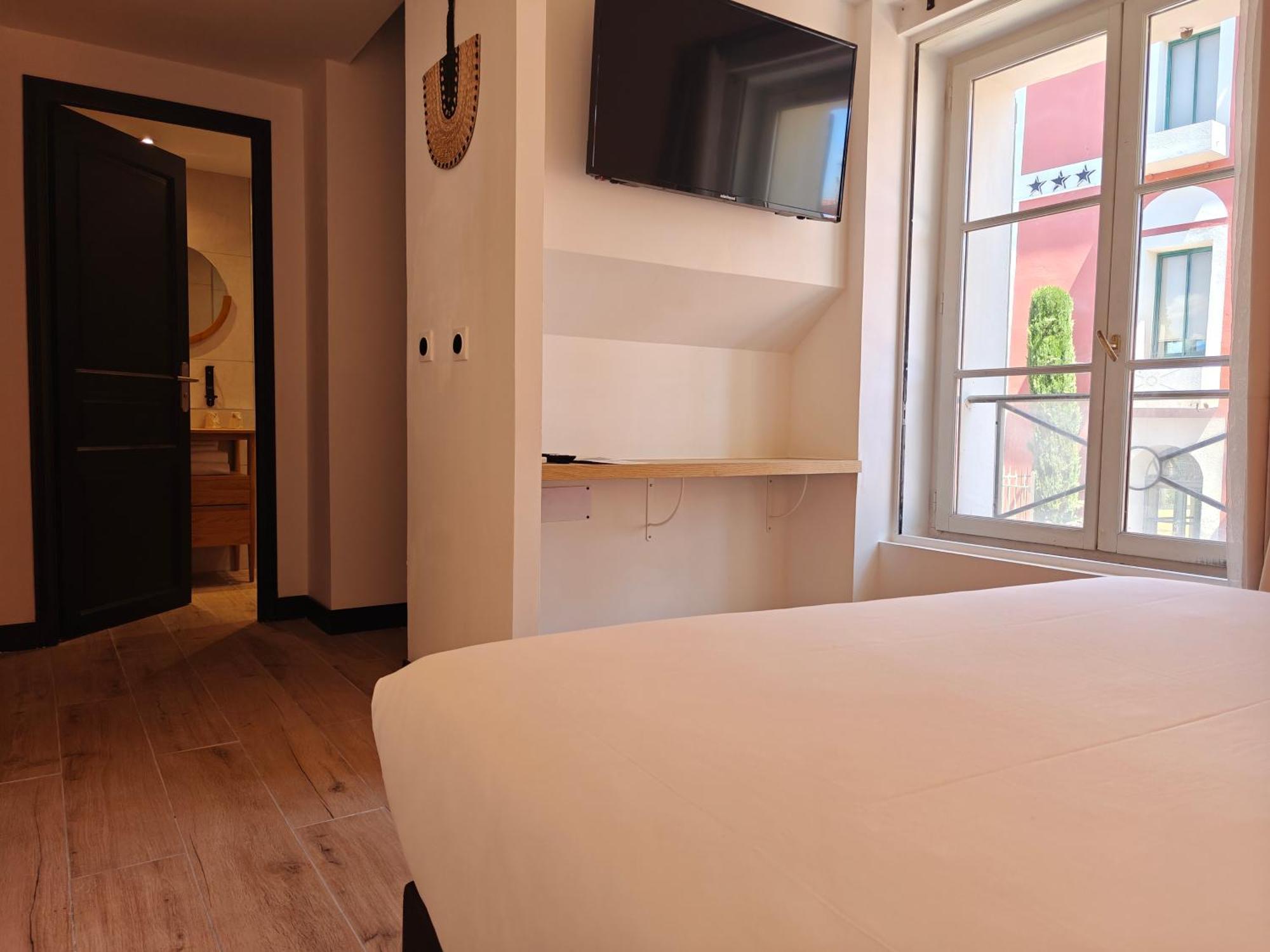 Hotel L'Arena Fréjus Esterno foto