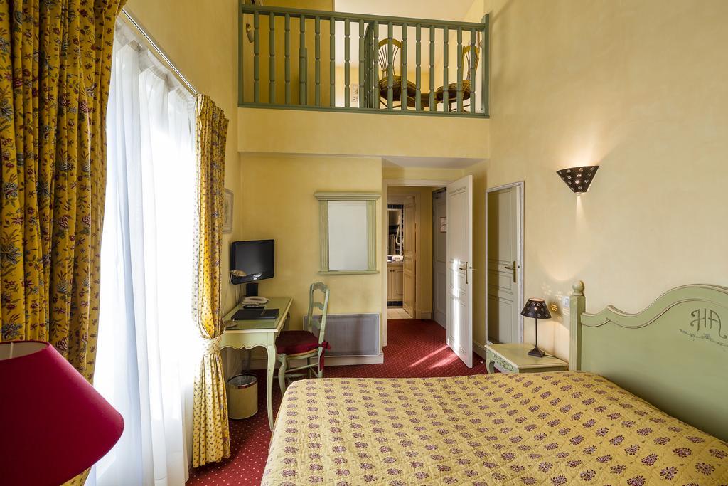 Hotel L'Arena Fréjus Esterno foto
